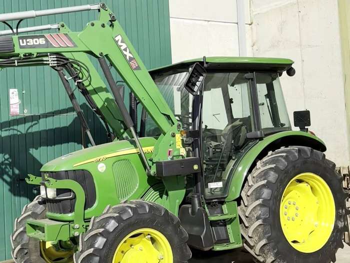 John Deere 5720