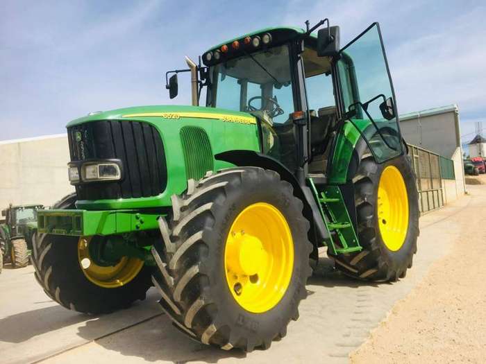 John Deere 6520