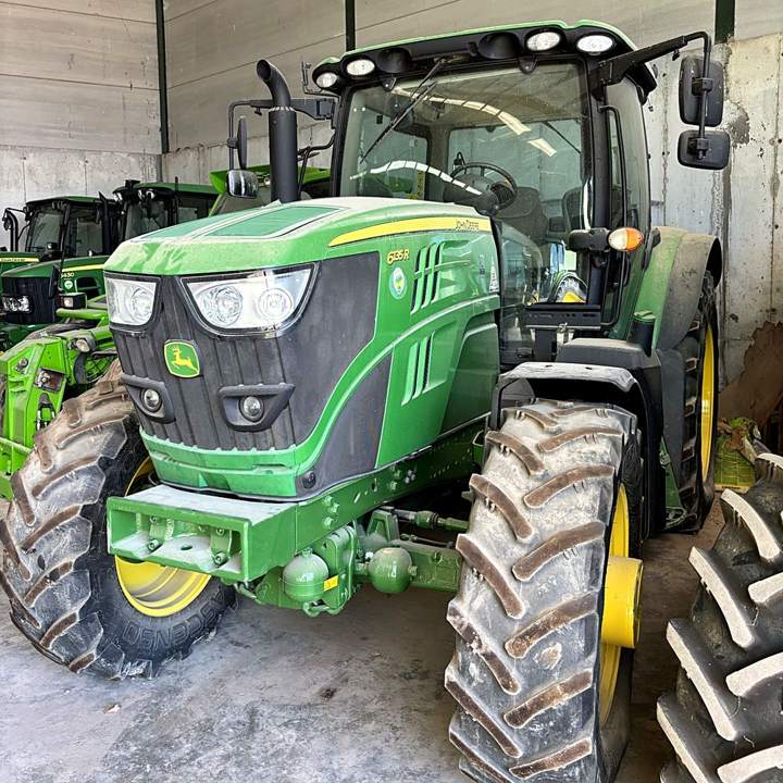John Deere 6135R