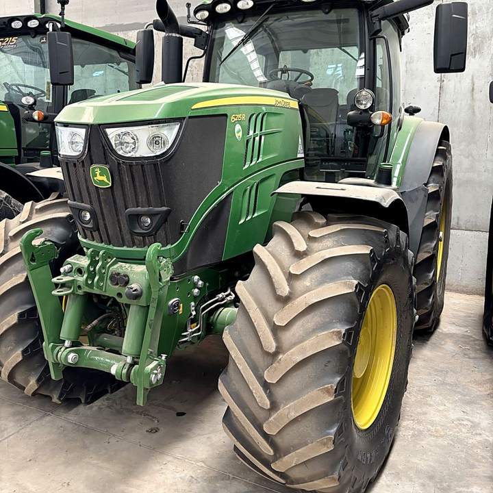 John Deere 6215R
