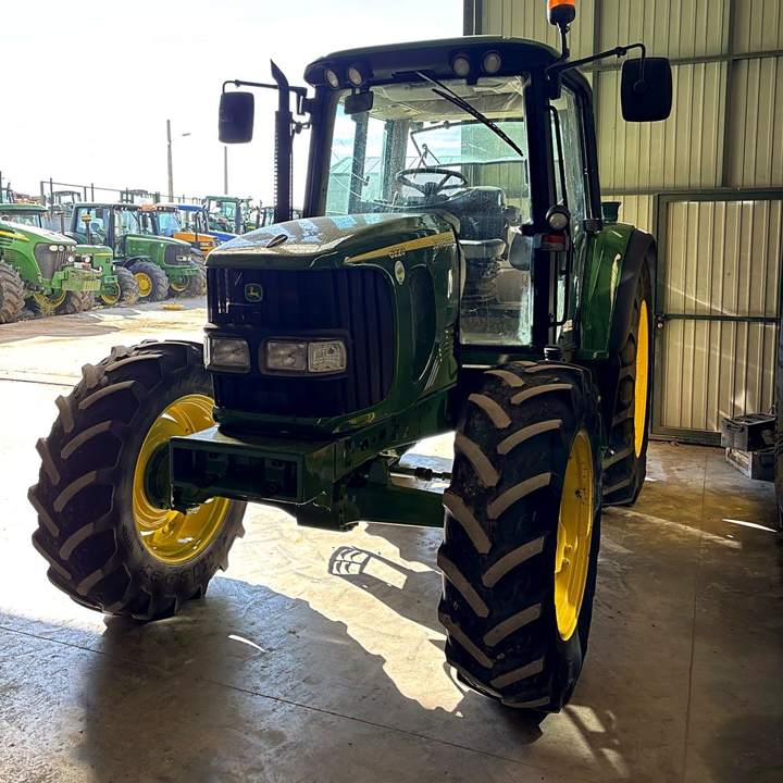 John Deere 6220